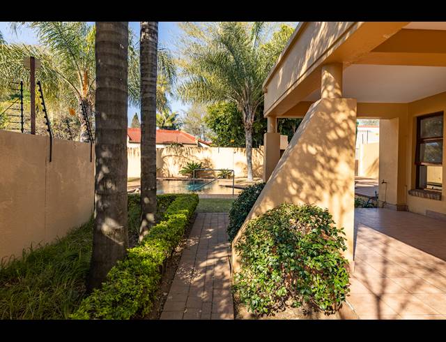 2 BEDROOM TOWNHOUSE FOR SALE IN LONEHILL